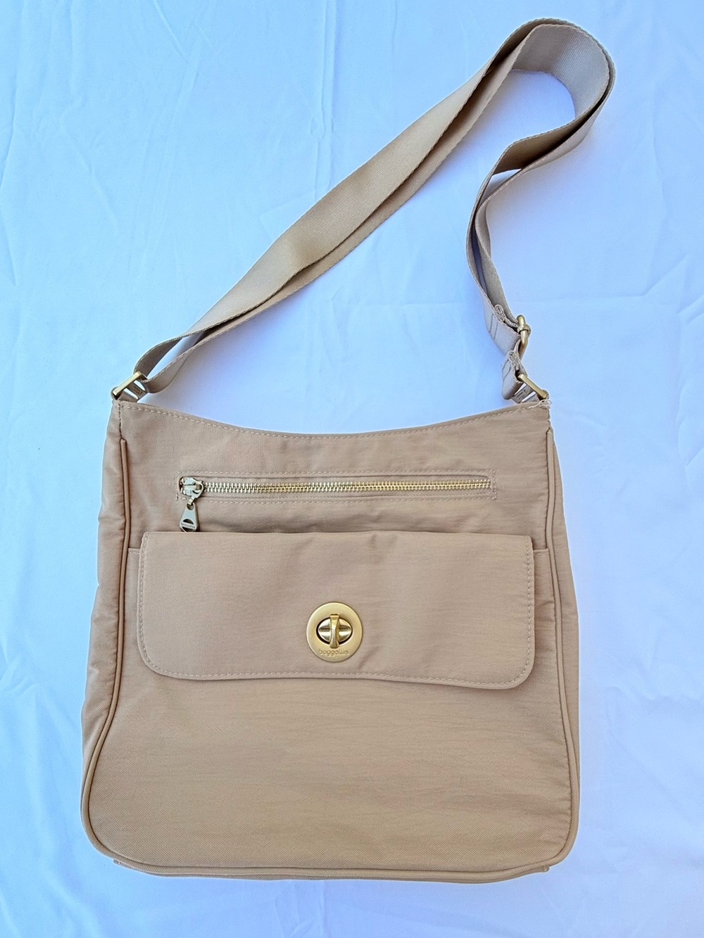 Baggallini Antalya Top Zip Flap Crossbody Bag Purse Kiss Lock Tan Beige